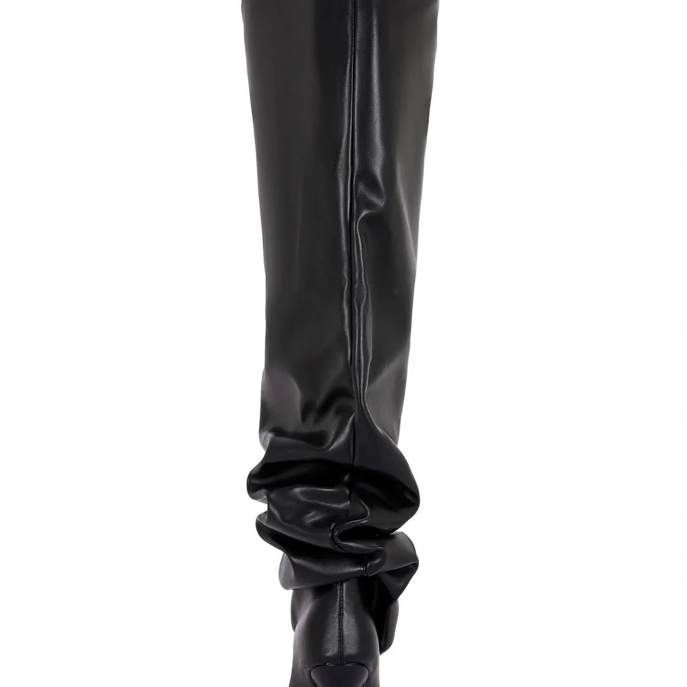 Azalea Wang sleek over